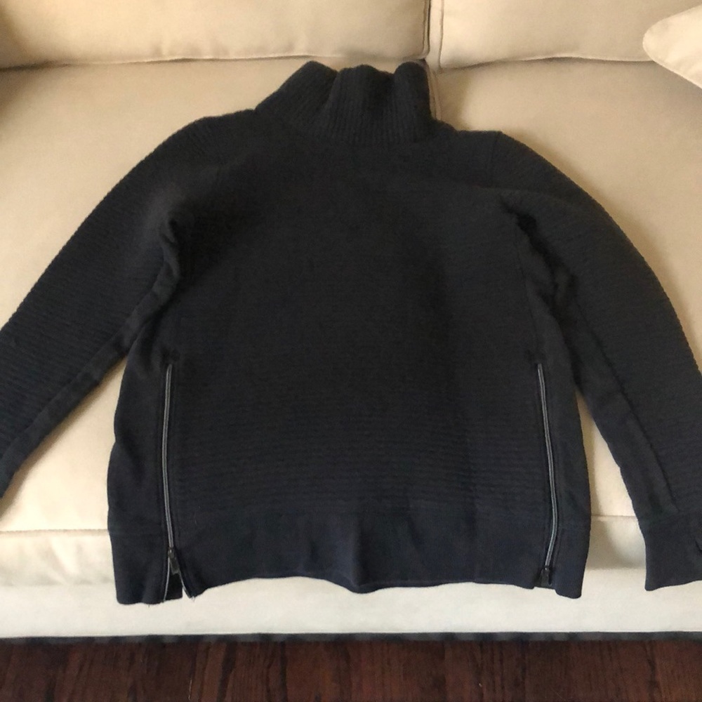 Quilted turtleneck sweatshirt